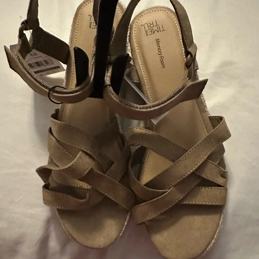 Brand New Taupe Time and Tru Women's Demi Wedge Sandals size 10 - Picture 5 of 7